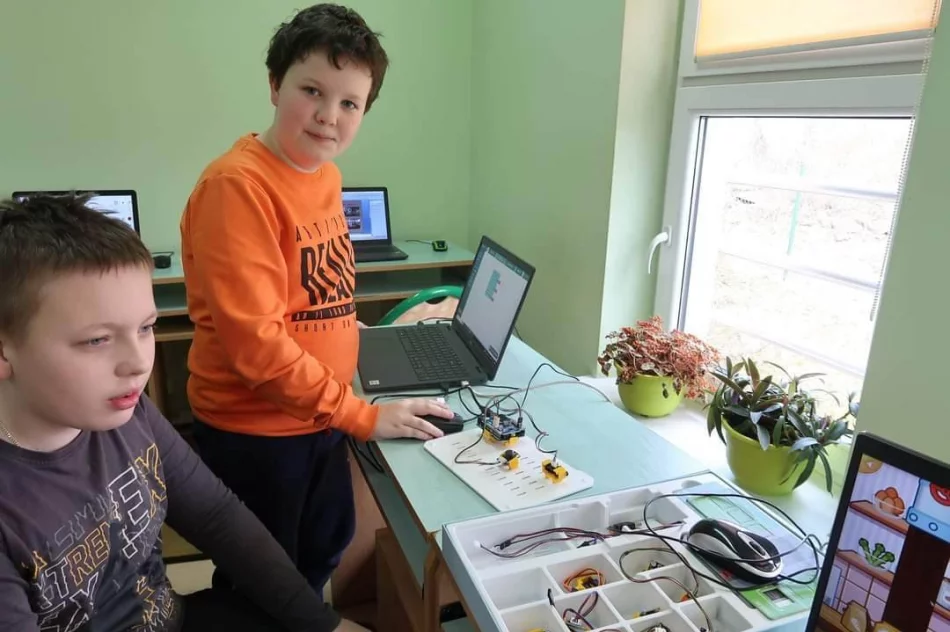 Zastosowanie nowoczesnego sprzętu edukacyjnego w Szkole Podstawowej w Pasierbcu - zdjęcie 13