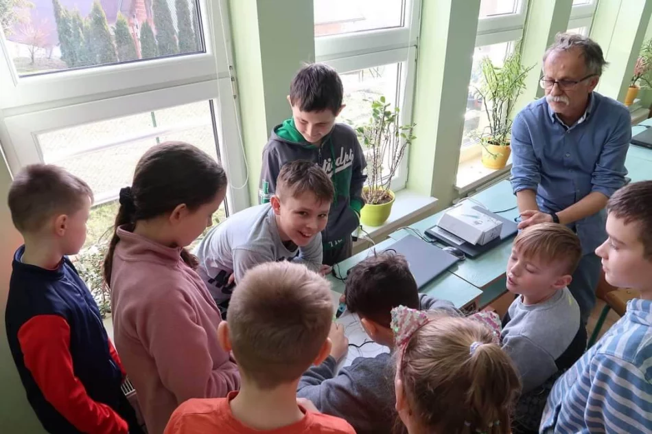 Zastosowanie nowoczesnego sprzętu edukacyjnego w Szkole Podstawowej w Pasierbcu - zdjęcie 16