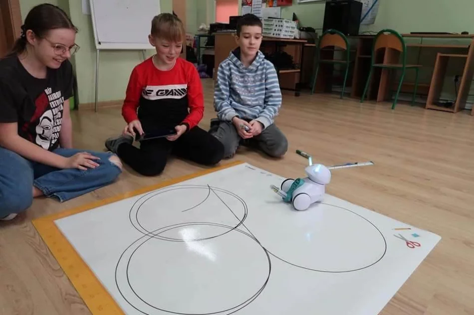 Zastosowanie nowoczesnego sprzętu edukacyjnego w Szkole Podstawowej w Pasierbcu - zdjęcie 18