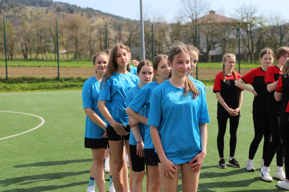 Dziewczyny z Mordarki zwycięzcami w zawodach w Piłkę Nożną - zdjęcie 5