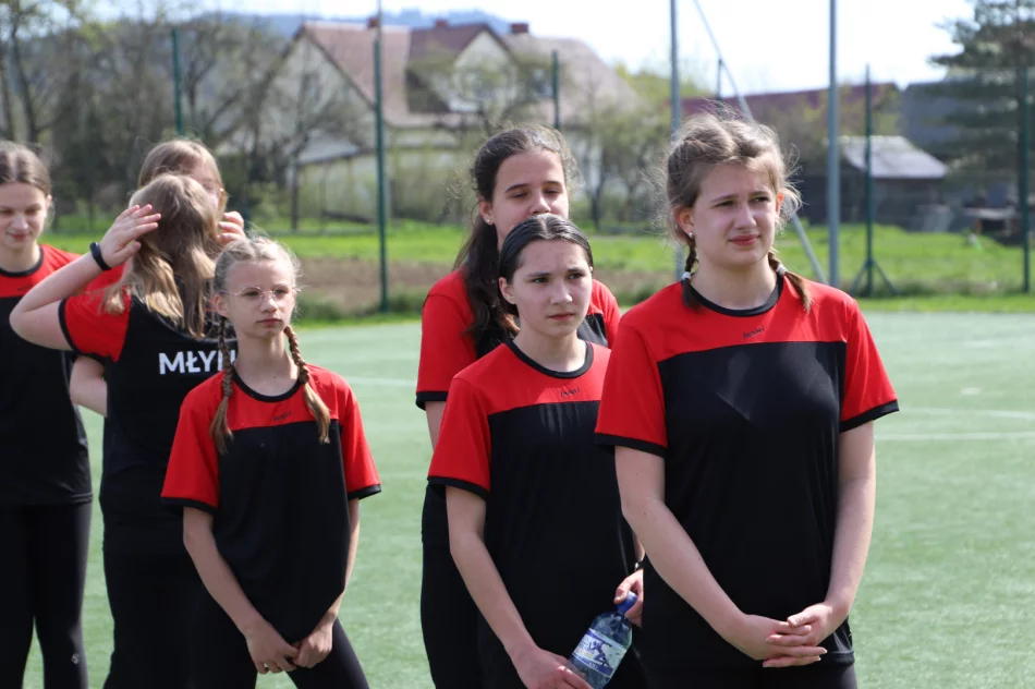 Dziewczyny z Mordarki zwycięzcami w zawodach w Piłkę Nożną - zdjęcie 6