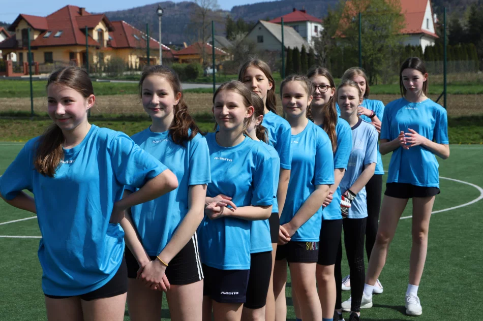 Dziewczyny z Mordarki zwycięzcami w zawodach w Piłkę Nożną - zdjęcie 7