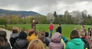 Uczniowie nauczyli się sadzić drzewa - zdjęcie 3