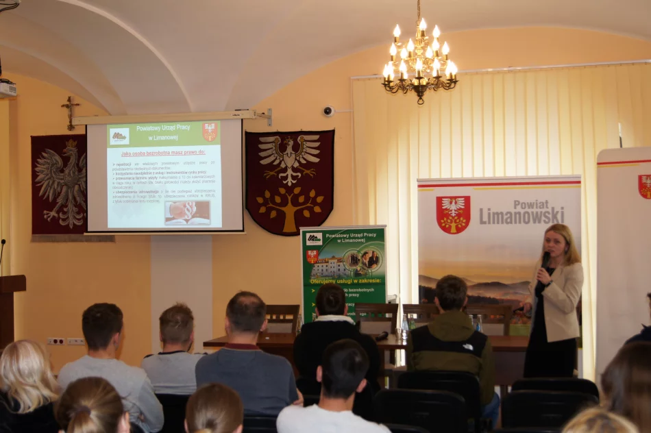 Doradcy zawodowi oraz wojskowi rekruterzy spotkali się z bezrobotnymi - zdjęcie 3