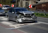 Zderzenie 3 aut, 1 osoba ranna - zdjęcie główne