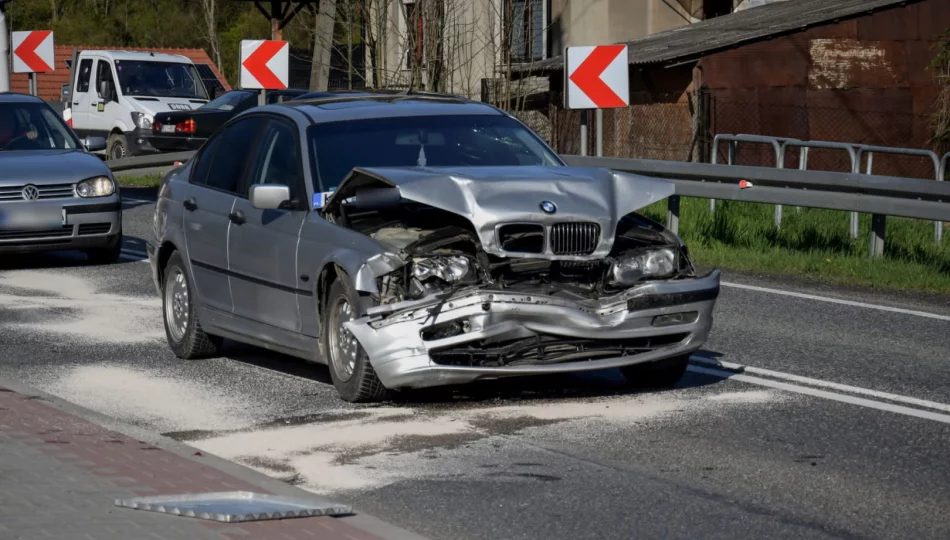 Zderzenie 3 aut, 1 osoba ranna - zdjęcie 1