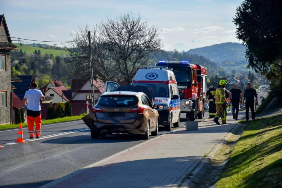 Zderzenie 3 aut, 1 osoba ranna - zdjęcie 2