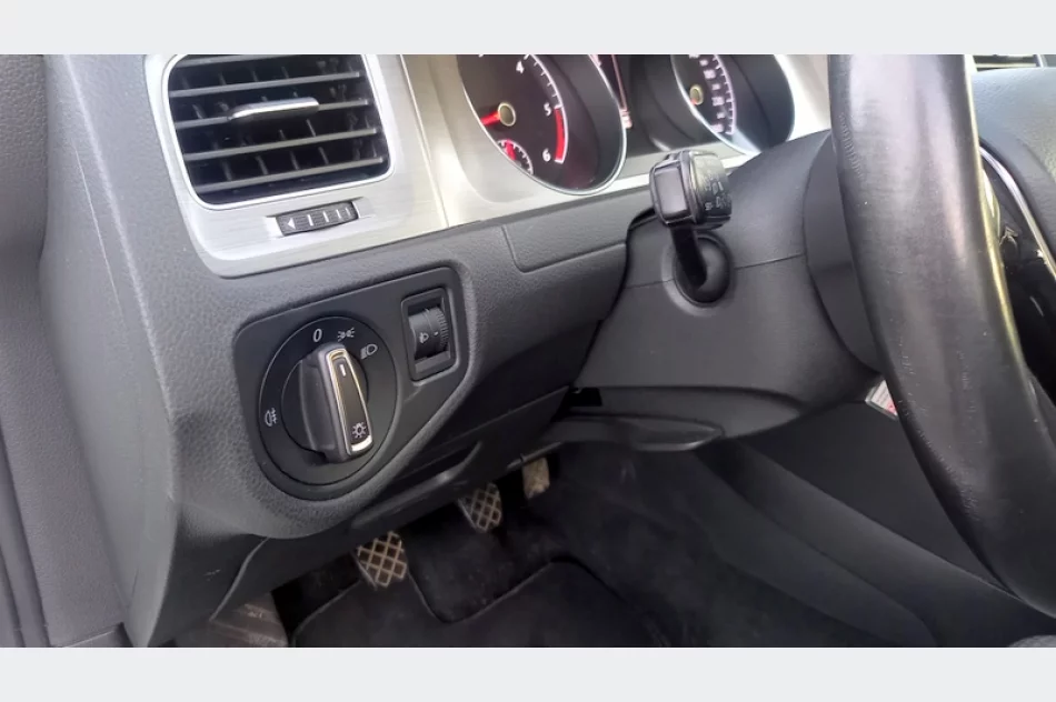 VOLKSWAGEN GOLF VII -1,6tdi bez korozji kompl. dok. serwis-zarejestrowany  fv-vat - zdjęcie 18