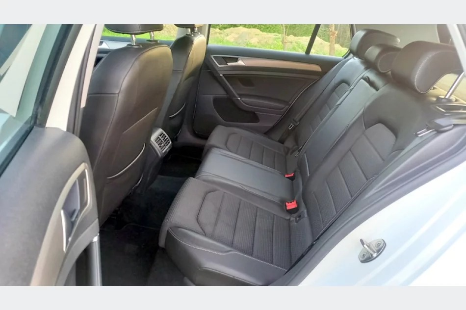 VOLKSWAGEN GOLF VII -1,6tdi bez korozji kompl. dok. serwis-zarejestrowany  fv-vat - zdjęcie 14