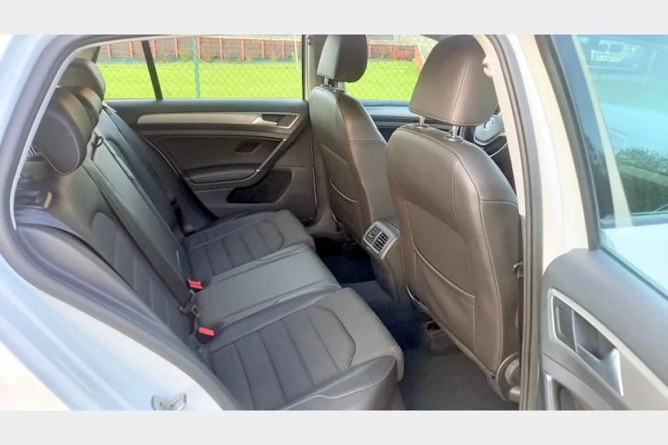 VOLKSWAGEN GOLF VII -1,6tdi bez korozji kompl. dok. serwis-zarejestrowany  fv-vat - zdjęcie 15