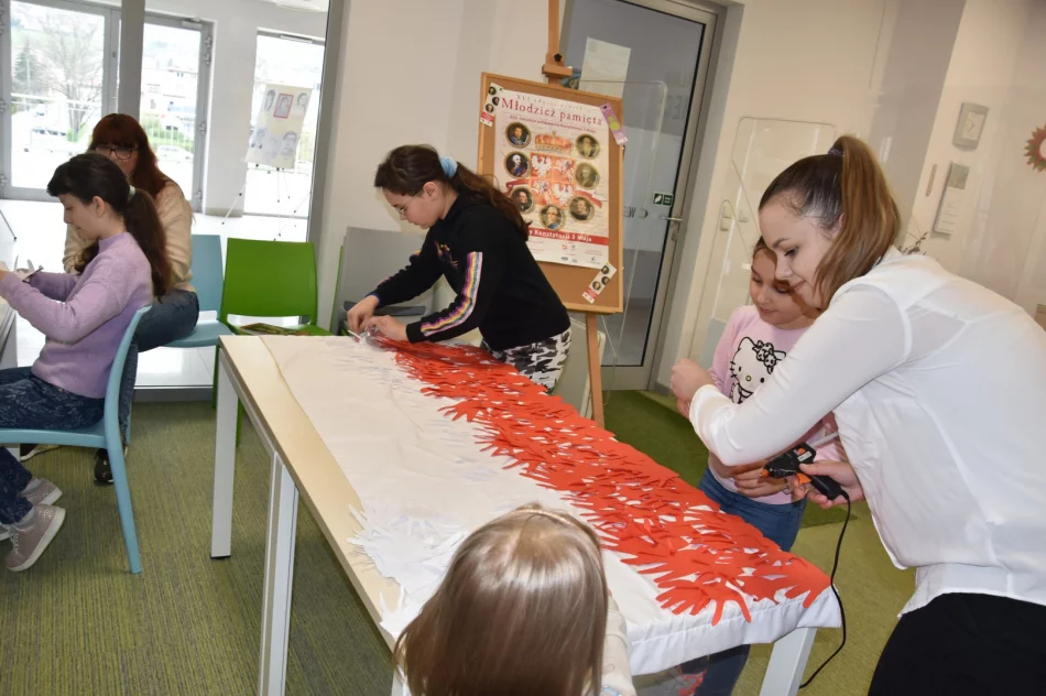 W Bibliotece odbyły się warsztaty pt.: „Nasza biało – czerwona” - zdjęcie 4