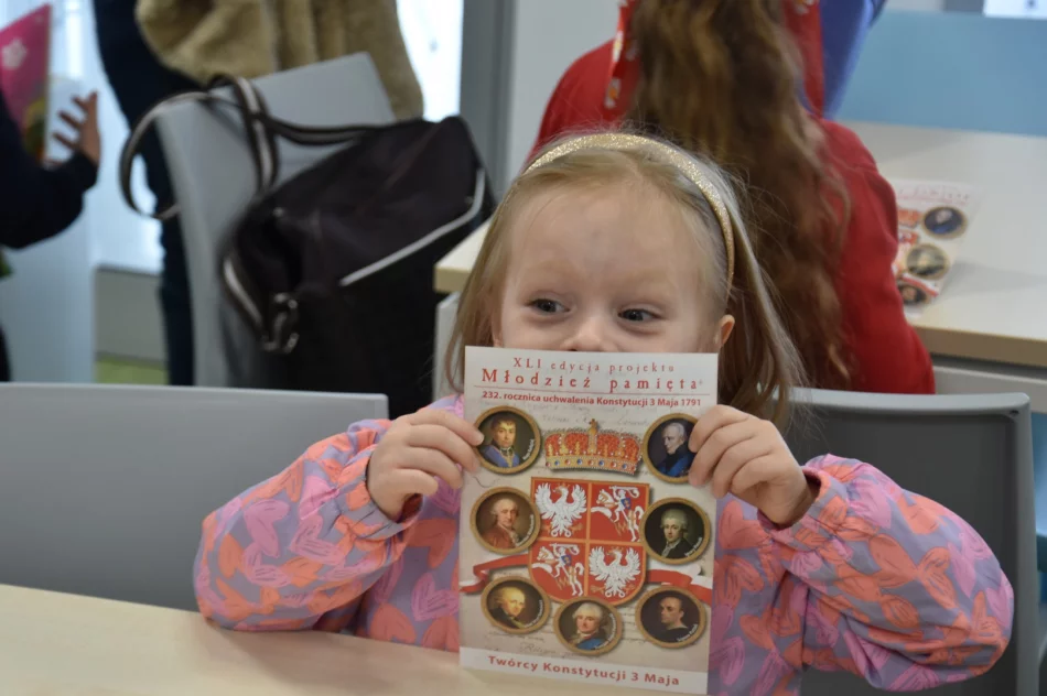 W Bibliotece odbyły się warsztaty pt.: „Nasza biało – czerwona” - zdjęcie 15