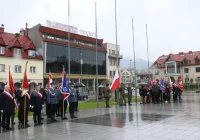 Obchody Święta Konstytucji 3 Maja na limanowskim rynku - zdjęcie główne