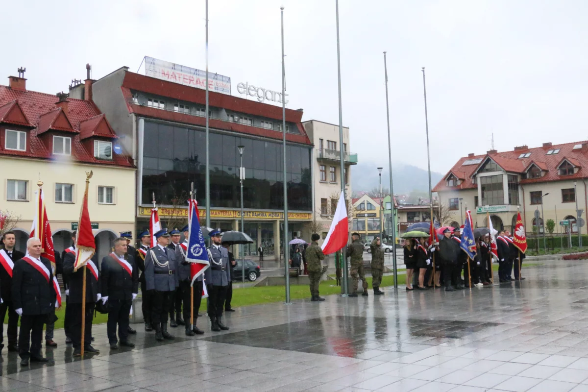 Obchody Święta Konstytucji 3 Maja na limanowskim rynku