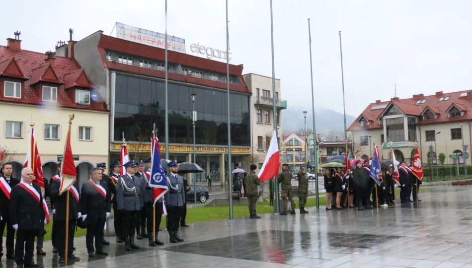 Obchody Święta Konstytucji 3 Maja na limanowskim rynku - zdjęcie 1