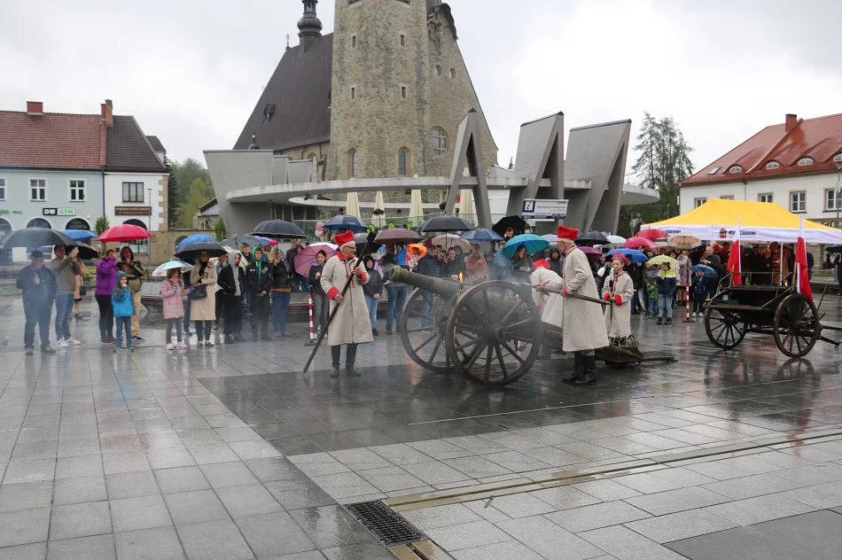Obchody Święta Konstytucji 3 Maja na limanowskim rynku - zdjęcie 2