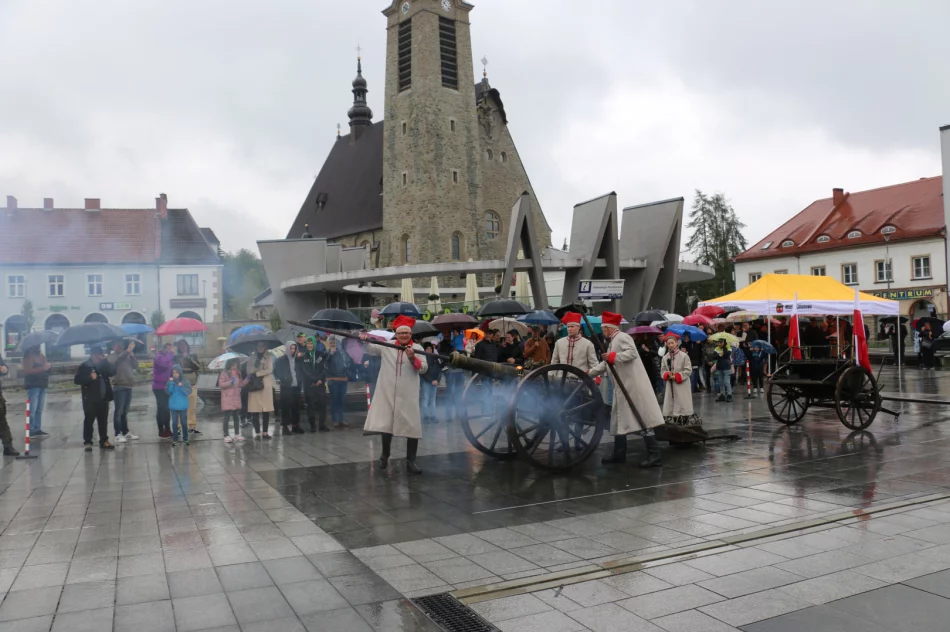 Obchody Święta Konstytucji 3 Maja na limanowskim rynku - zdjęcie 4