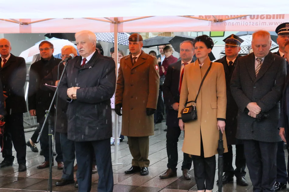 Obchody Święta Konstytucji 3 Maja na limanowskim rynku - zdjęcie 9