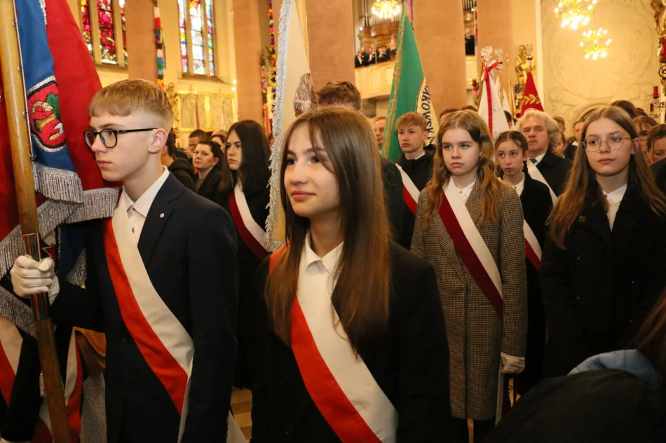 Obchody Święta Konstytucji 3 Maja na limanowskim rynku - zdjęcie 16
