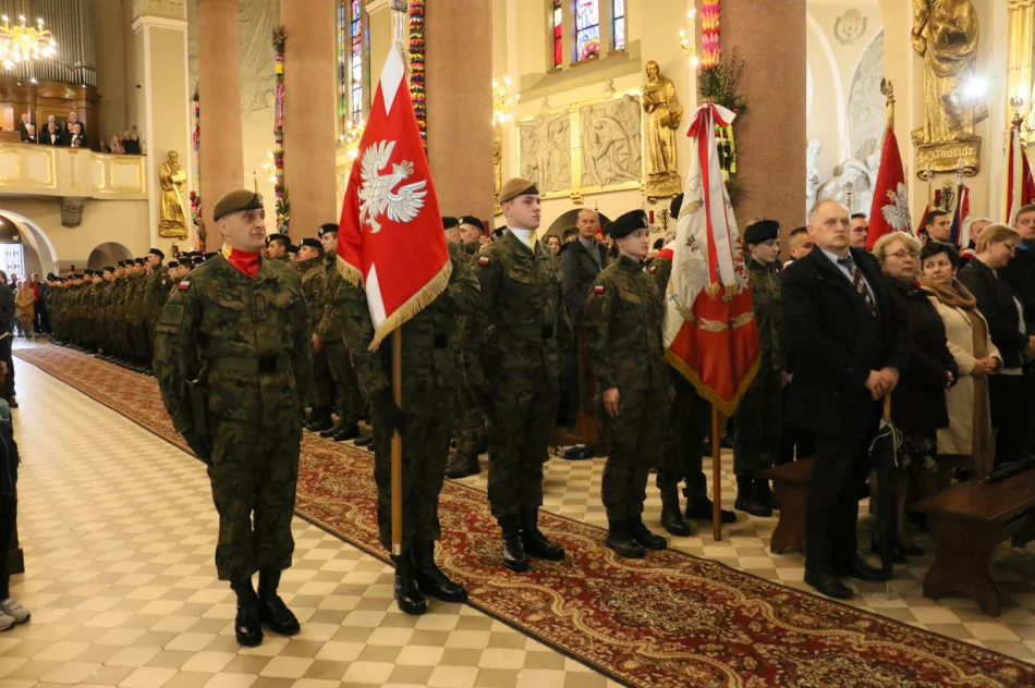 Obchody Święta Konstytucji 3 Maja na limanowskim rynku - zdjęcie 17