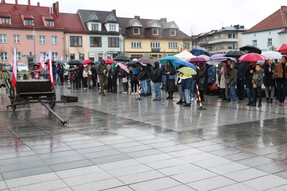 Obchody Święta Konstytucji 3 Maja na limanowskim rynku - zdjęcie 19