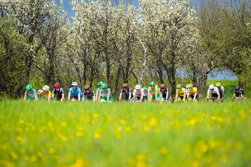 Na drogach regionu rywalizowali kolarze - zdjęcie 2