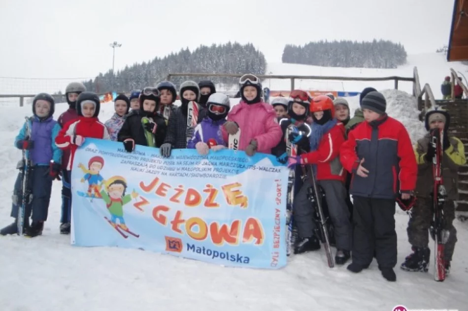 Dzieci uczą się jeździć na nartach - zdjęcie 2
