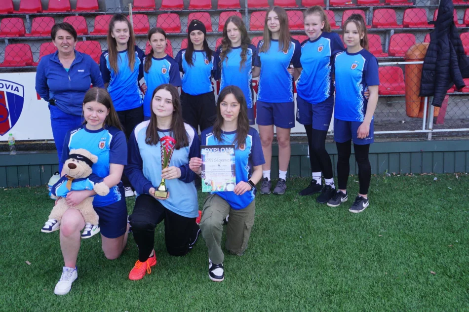 Mała szkoła z mistrzostwem powiatu - zdjęcie 3