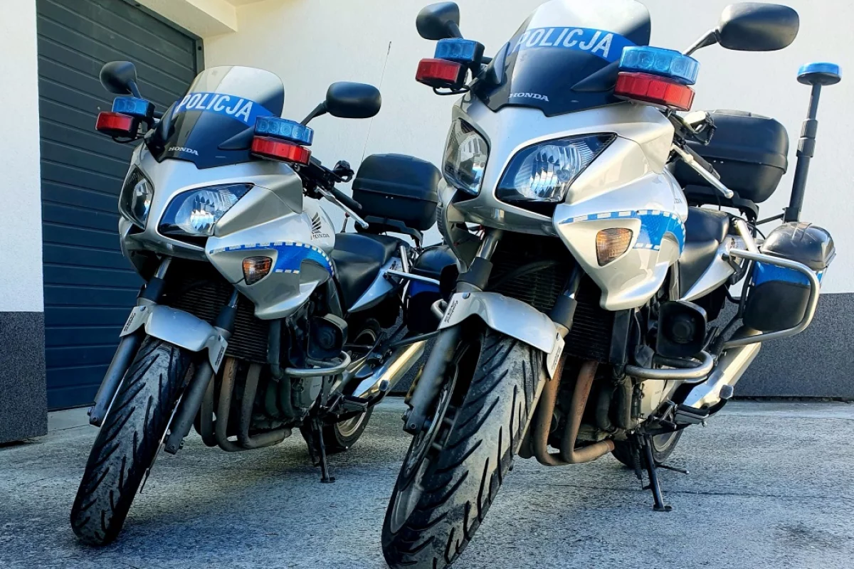 Policjanci dostali dwa motocykle