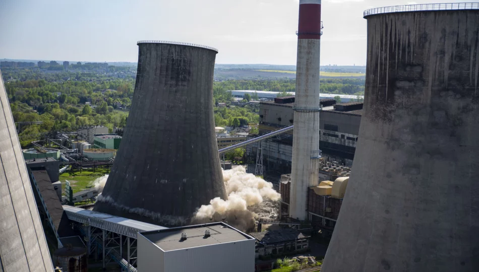  1,8 tys. m sześc. zbrojonego betonu zburzone w kilka sekund - zobacz moment detonacji - zdjęcie 1