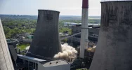  1,8 tys. m sześc. zbrojonego betonu zburzone w kilka sekund - zobacz moment detonacji - zdjęcie 3