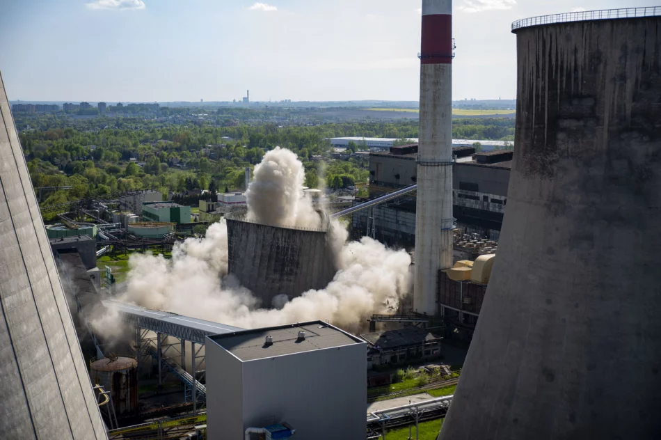  1,8 tys. m sześc. zbrojonego betonu zburzone w kilka sekund - zobacz moment detonacji - zdjęcie 4