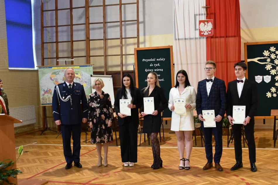 Certyfikaty dla uczniów policyjnej klasy - zdjęcie 4