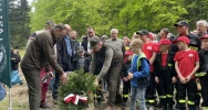 Z ministrem posadzono las pamięci Jana Pawła II - zdjęcie 5
