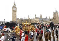 W. Brytania: zakończyła się koronacja, para królewska wraca do Pałacu Buckingham - zdjęcie główne