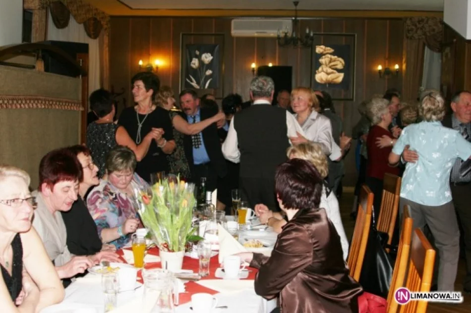 Spotkanie karnawałowe emerytów - zdjęcie 3