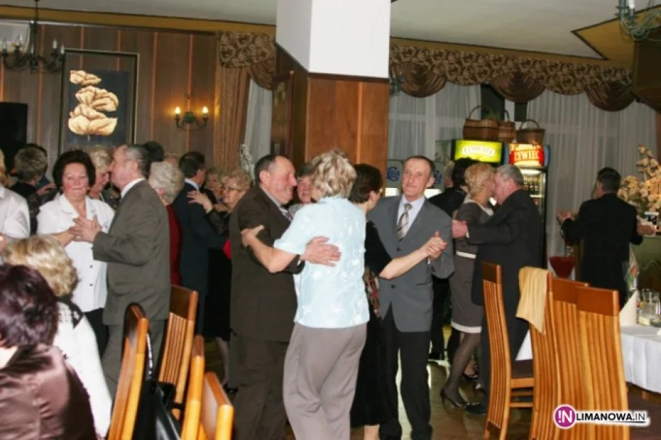 Spotkanie karnawałowe emerytów - zdjęcie 4