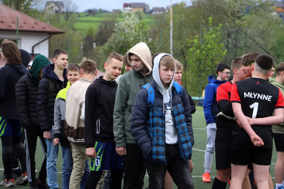 Chłopcy z Mordarki zwyciężają w Igrzyskach Młodzieży Szkolnej w Piłce Nożnej - zdjęcie 7