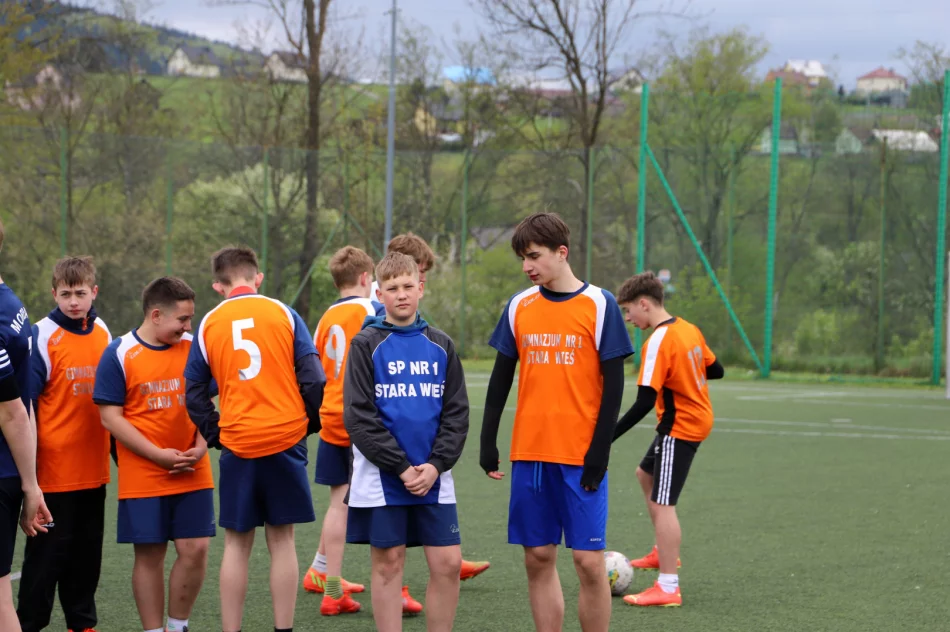 Chłopcy z Mordarki zwyciężają w Igrzyskach Młodzieży Szkolnej w Piłce Nożnej - zdjęcie 8