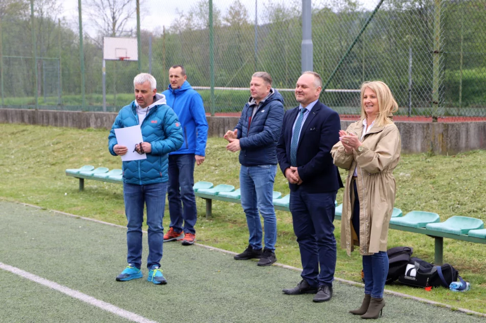 Chłopcy z Mordarki zwyciężają w Igrzyskach Młodzieży Szkolnej w Piłce Nożnej - zdjęcie 12