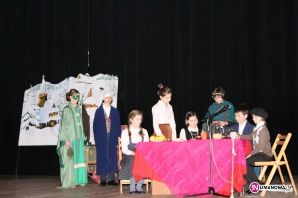 Opowieść wigilijna w wykonaniu uczniów 'jedynki' - zdjęcie 2