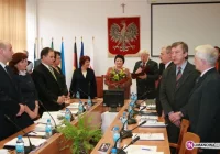 Wręczono gratulacje - zdjęcie główne