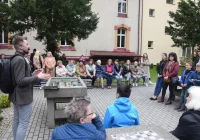 Dawny areszt - szkolną szatnią, na boisku był spacerniak - zdjęcie główne