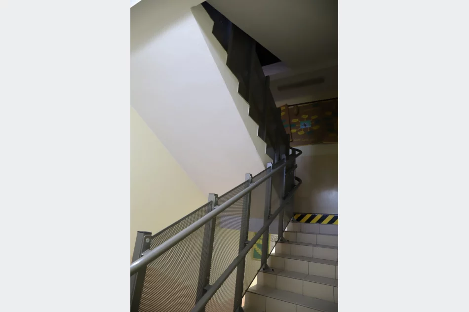 Likwidacja barier architektonicznych w budynku Szkoły Podstawowej nr 2 w Starej Wsi - zdjęcie 5