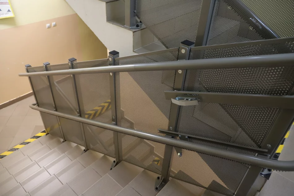 Likwidacja barier architektonicznych w budynku Szkoły Podstawowej nr 2 w Starej Wsi - zdjęcie 7