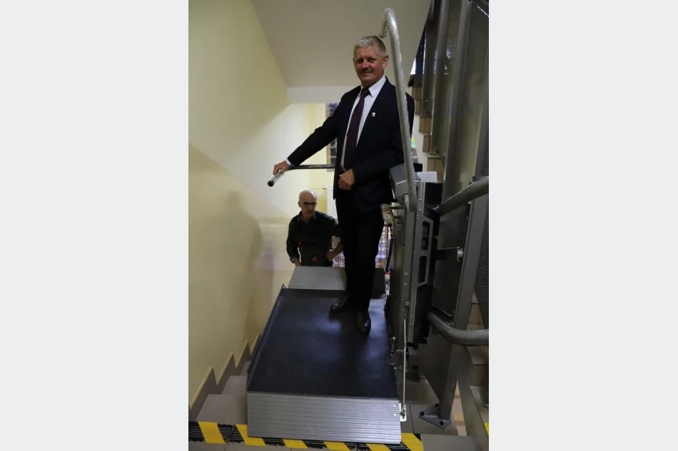 Likwidacja barier architektonicznych w budynku Szkoły Podstawowej nr 2 w Starej Wsi - zdjęcie 10