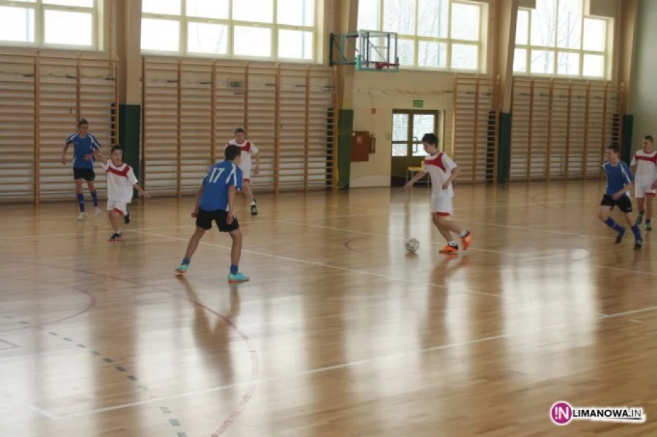 Rozgrywki trampkarzy w gminie Limanowa - zdjęcie 2