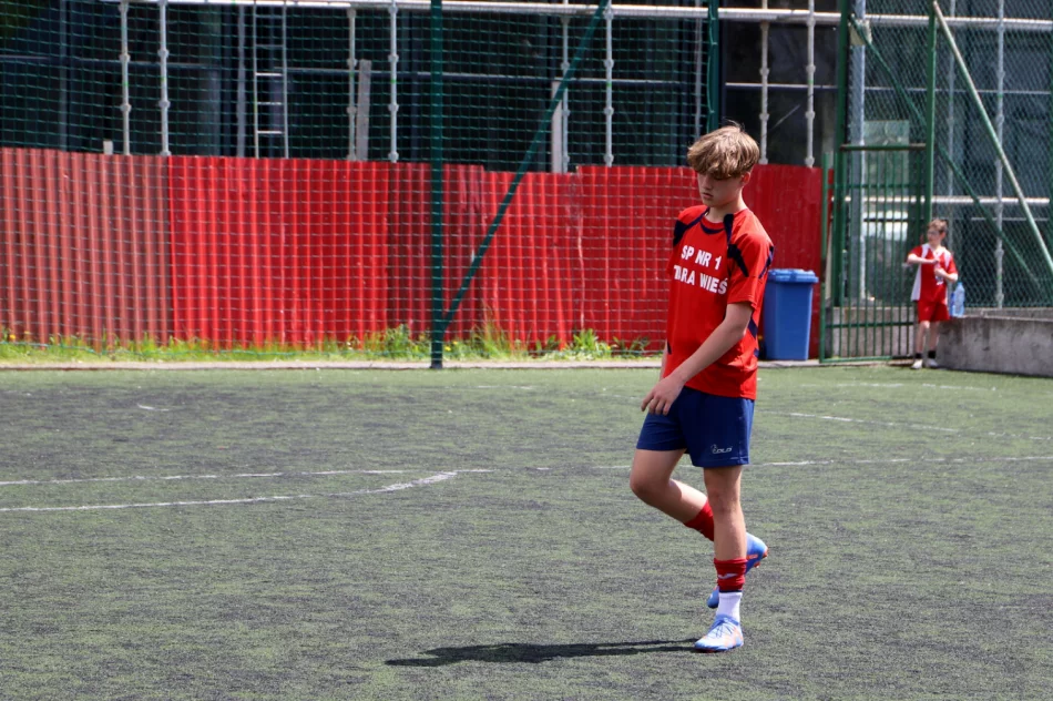 Chłopcy z Wysokiego Mistrzami Gminy Limanowa w piłce nożnej dzieci - zdjęcie 2