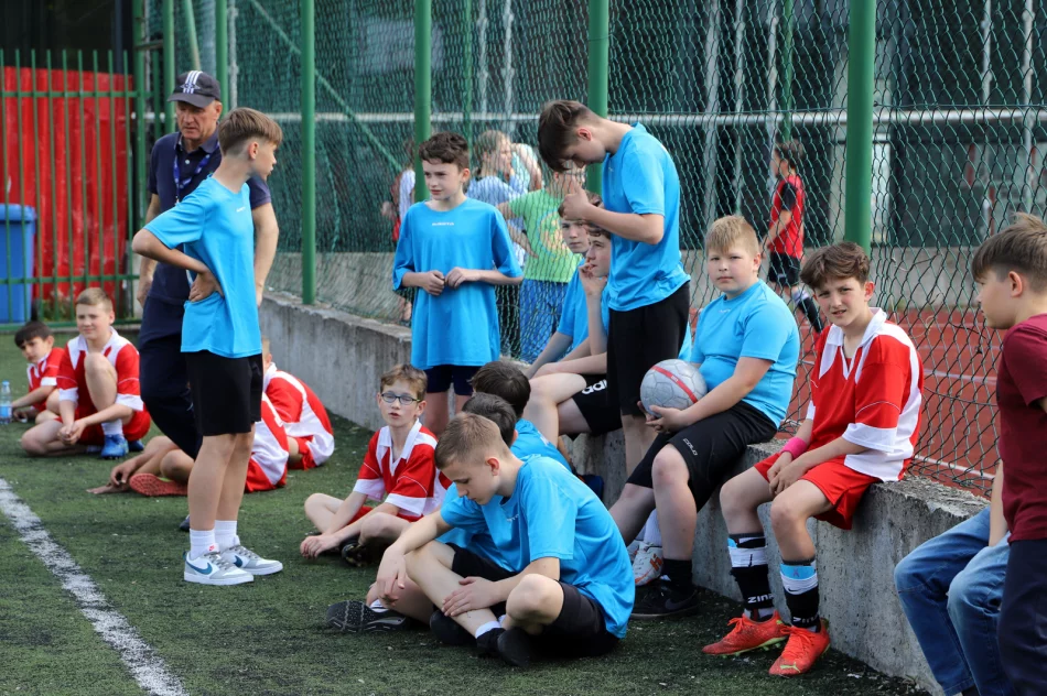 Chłopcy z Wysokiego Mistrzami Gminy Limanowa w piłce nożnej dzieci - zdjęcie 3