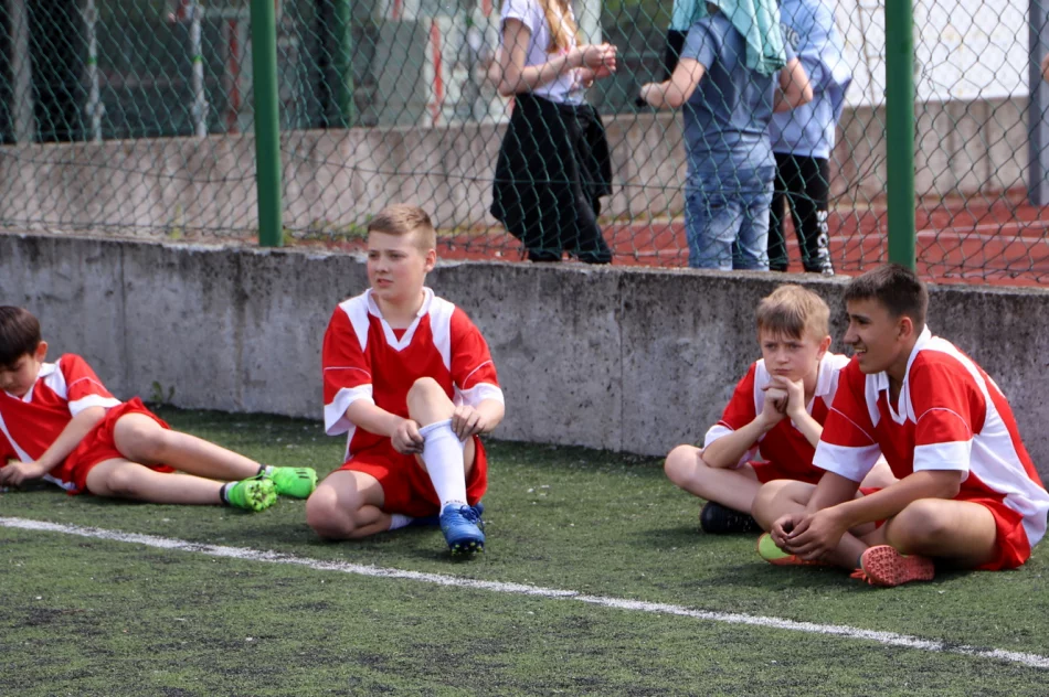 Chłopcy z Wysokiego Mistrzami Gminy Limanowa w piłce nożnej dzieci - zdjęcie 4